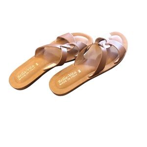 NEW BELLA VITA Women's Leather Tan Sandals 9 summer travel comfy beach resort